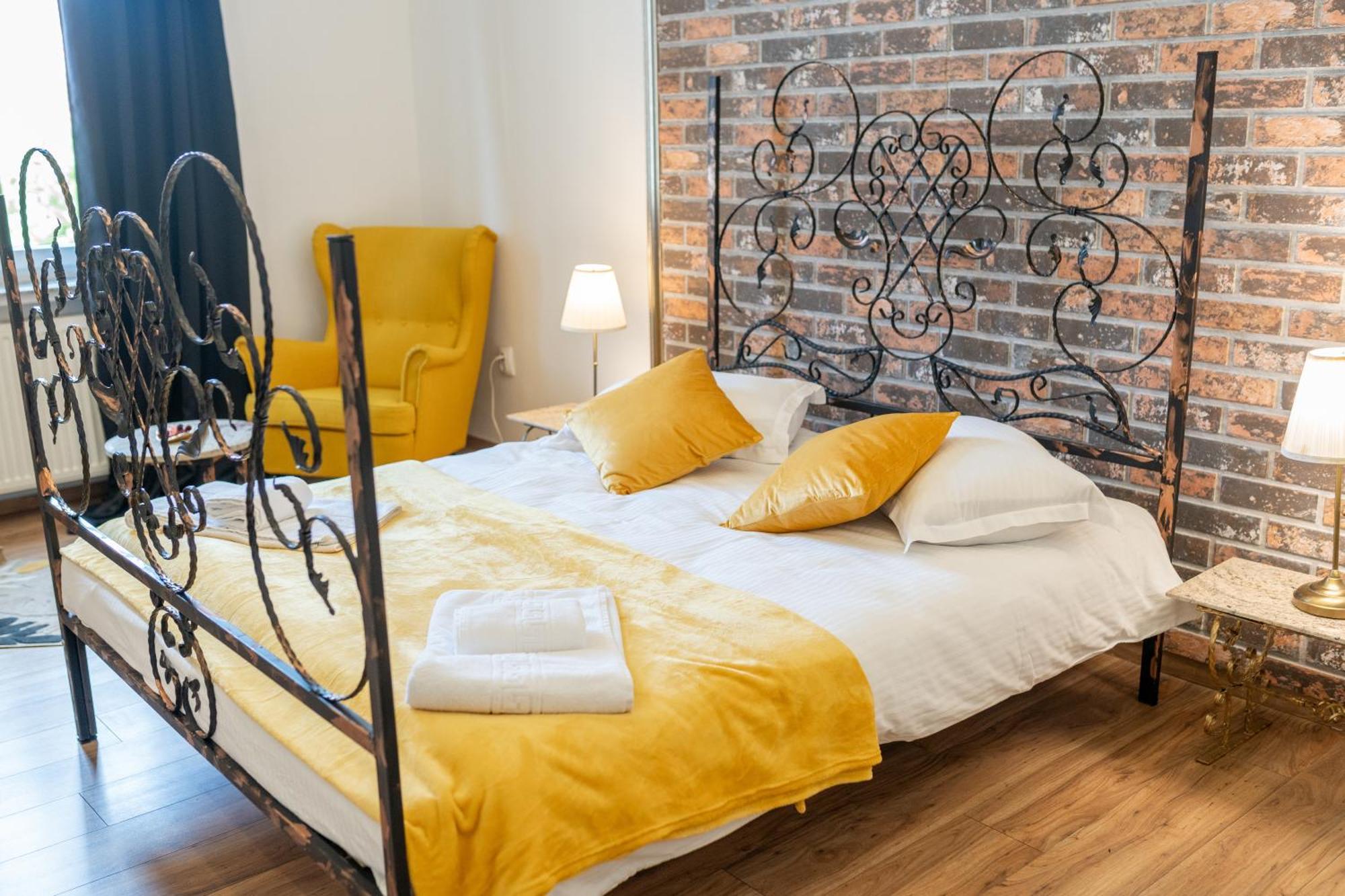 Cozy Spacious 5 Star Accommodation In The Heart Of Historic Center Cluj-Napoca Eksteriør billede