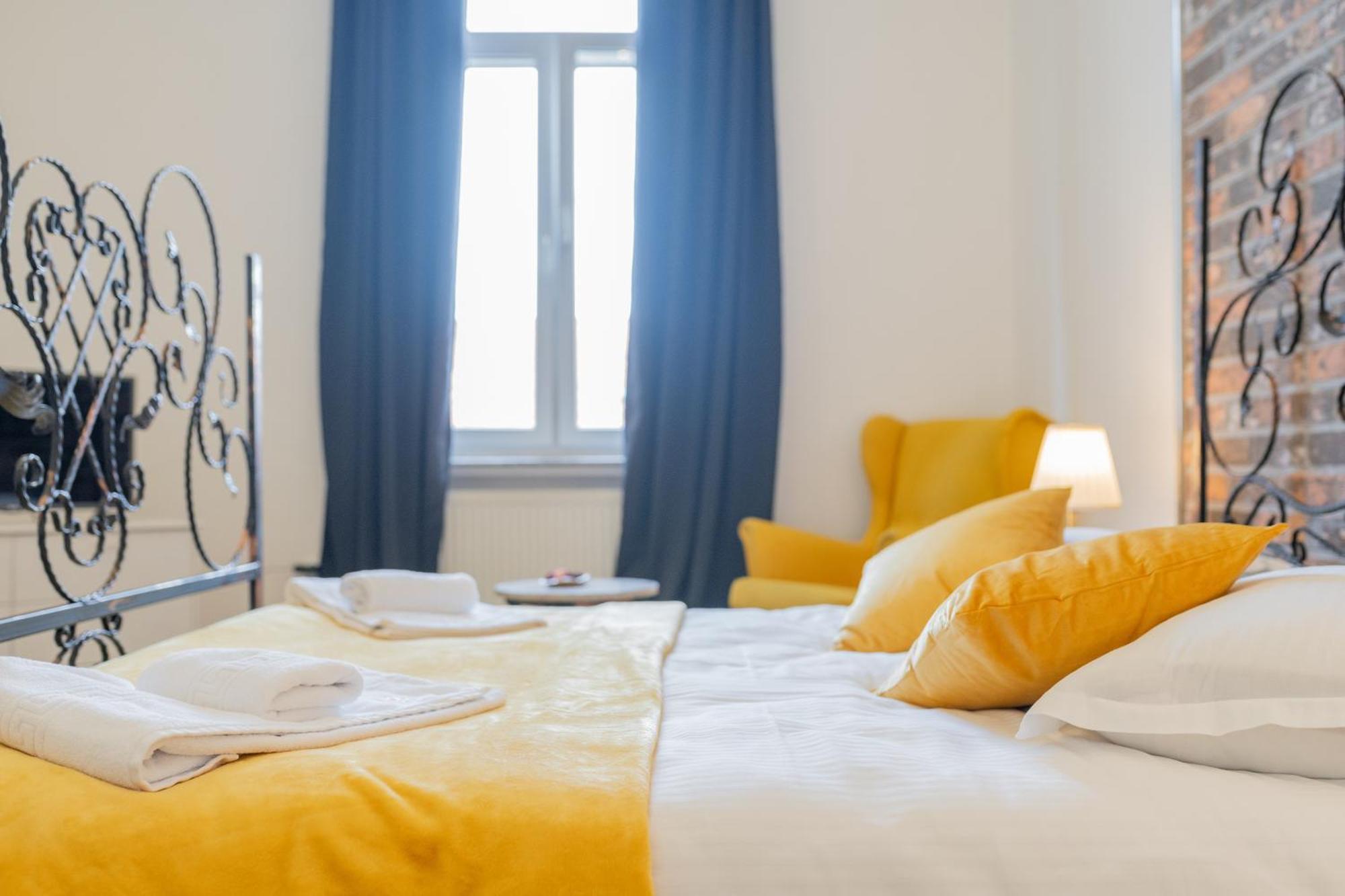 Cozy Spacious 5 Star Accommodation In The Heart Of Historic Center Cluj-Napoca Eksteriør billede