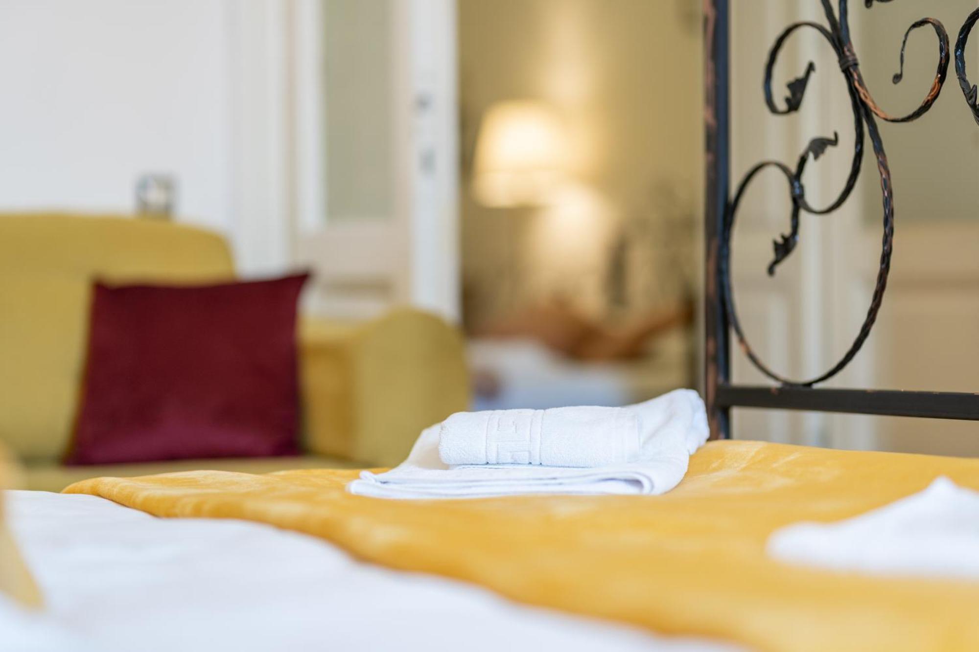 Cozy Spacious 5 Star Accommodation In The Heart Of Historic Center Cluj-Napoca Eksteriør billede