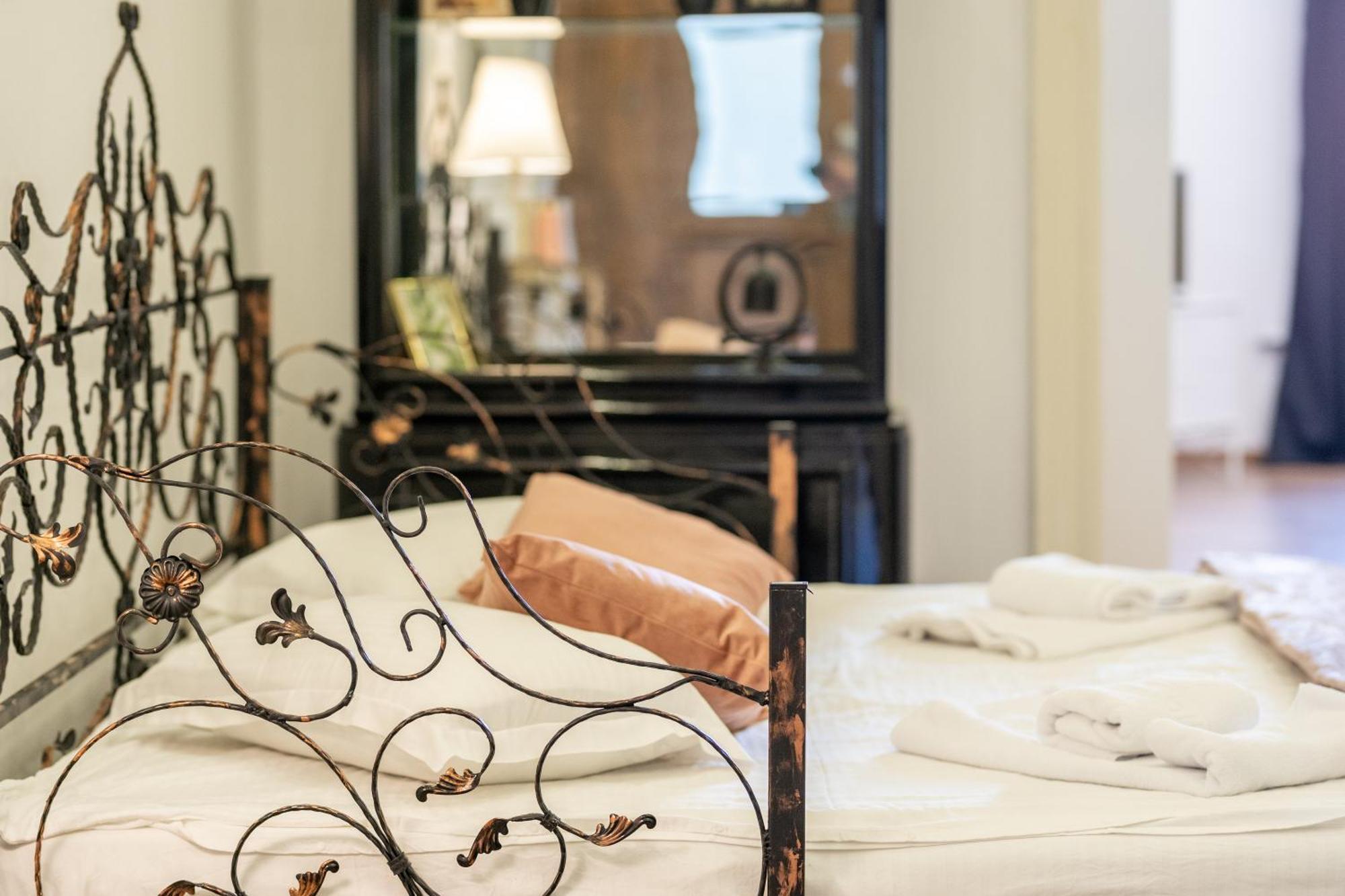 Cozy Spacious 5 Star Accommodation In The Heart Of Historic Center Cluj-Napoca Eksteriør billede